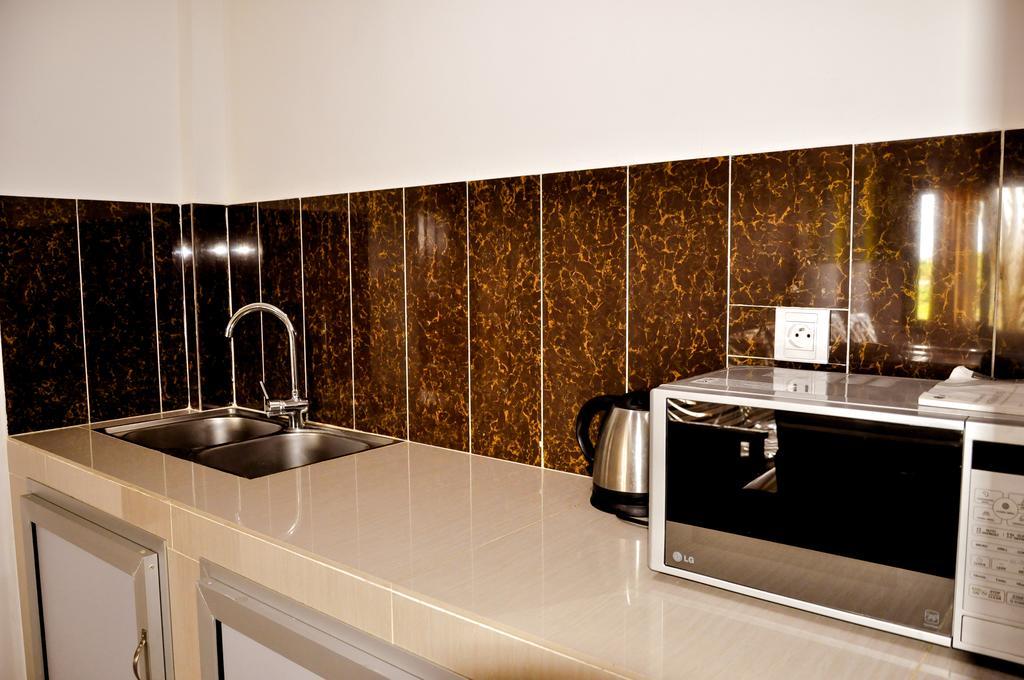 Guest House Lumen Ломе Екстер'єр фото