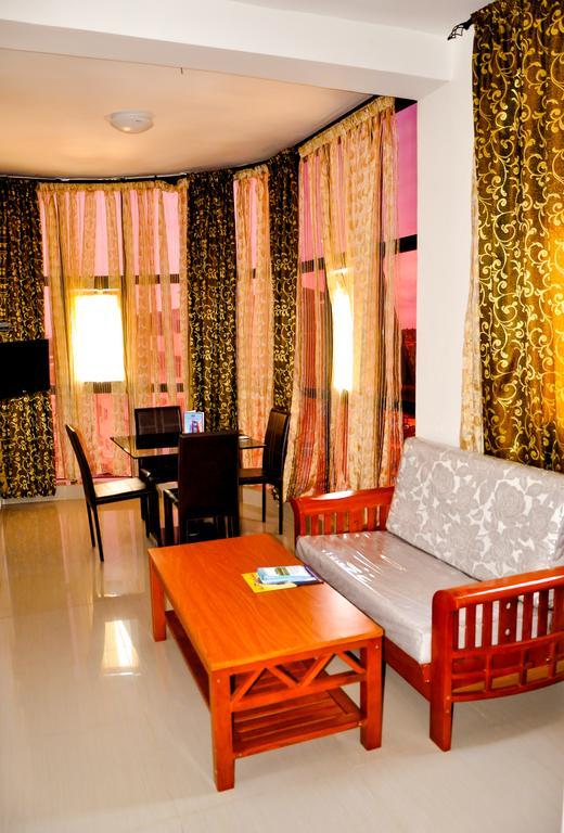Guest House Lumen Ломе Екстер'єр фото