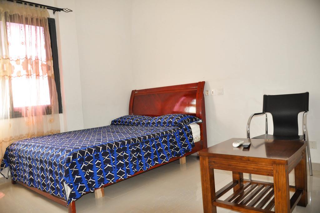 Guest House Lumen Ломе Екстер'єр фото