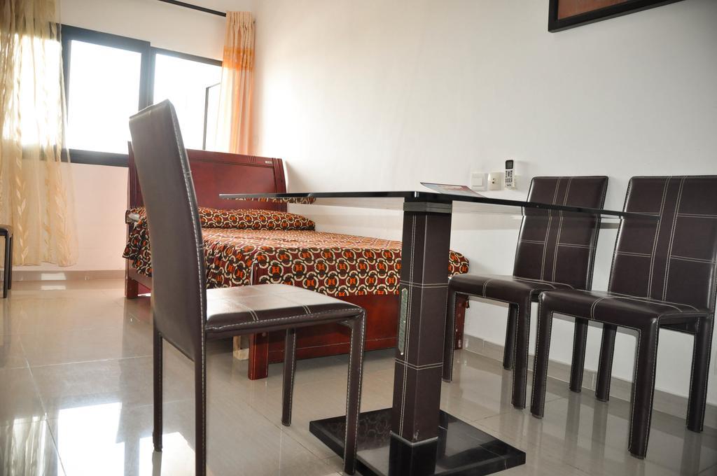 Guest House Lumen Ломе Екстер'єр фото